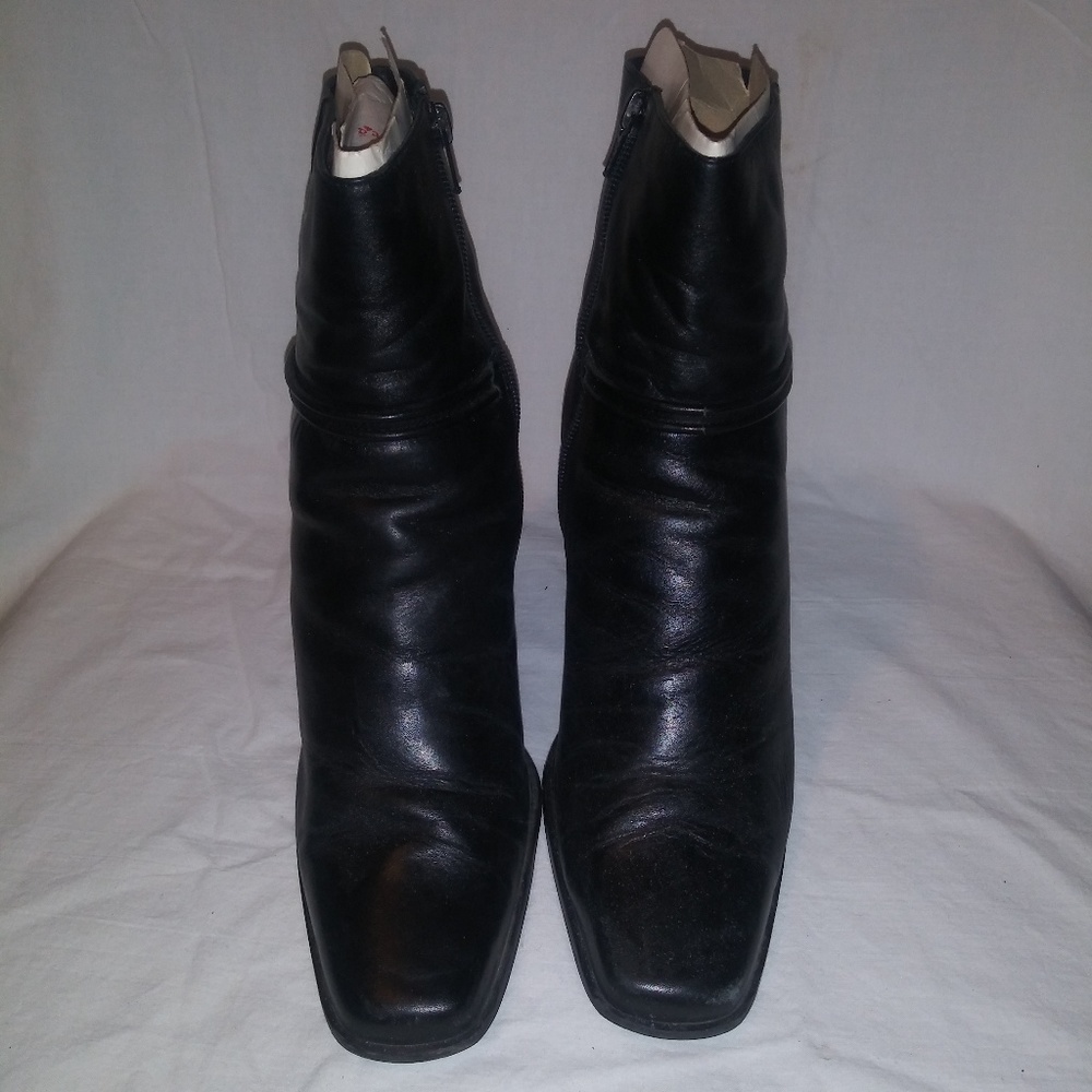 Studio Works Bette Black Leather 9M Heeled Boot